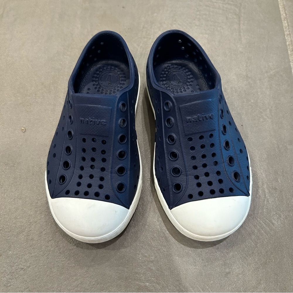 native jefferson slip-on (euc)